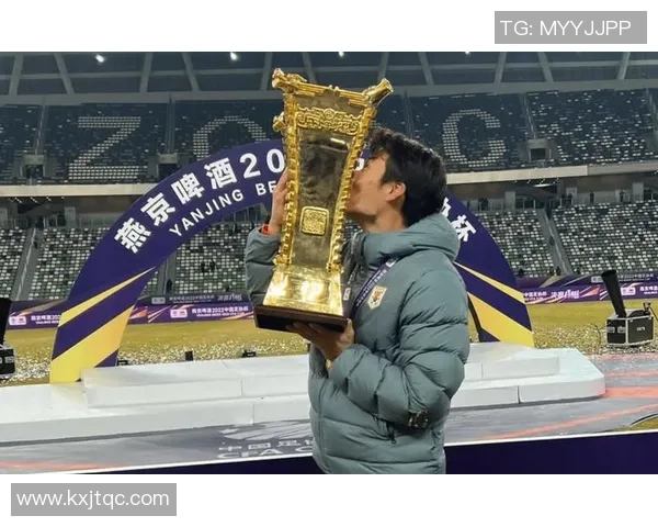 克雷桑荣获直播吧最佳奖杯本赛季已三度当选展现卓越表现 克雷桑荣获直播吧最佳奖杯本赛季已三度当选展现卓越表现